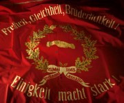 Banner der SPD aus dem 19. Jahrhundert "Einigkeit macht stark"